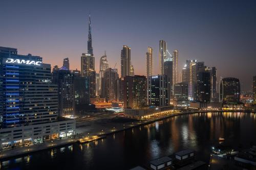 Waves - Comfort and Style in a 21st-Floor Studio With View, Dubaj