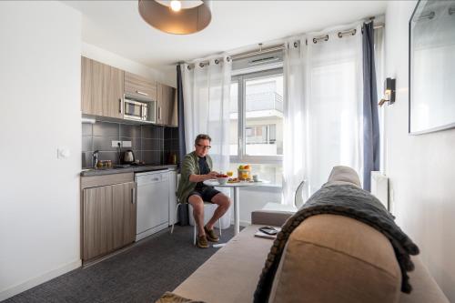 virtuvė, Nemea Appart Hotel Grand Cœur Nancy Centre in Nansi