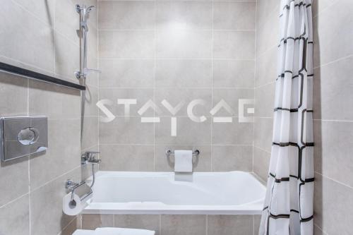 Staycae Holiday Homes - Carson Towers - image 5