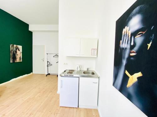 Budget Private Rooms in 8-Bedroom Apartment with Terrace 5