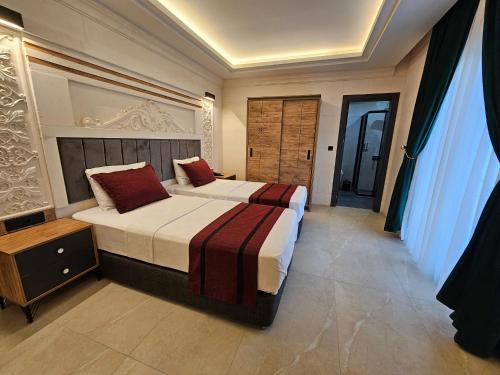 2 queen beds