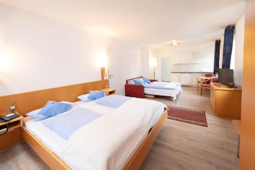 Hotel Zur Alten Post - Tap to explore photos