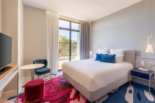 room detail thumbnail 1