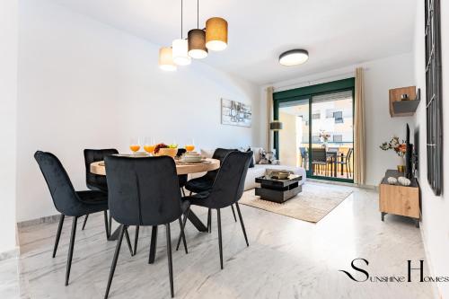 Elegant 2 Bed 2 Bath Apartment Pool Views Parking - image 5