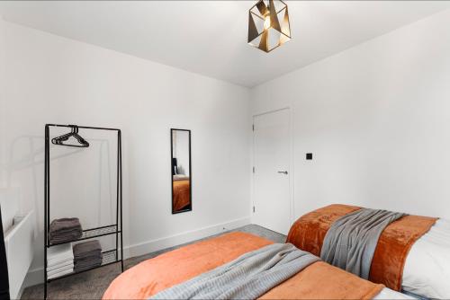 Stylish Two-Bedroom Flat in Norwich - Tap to explore photos