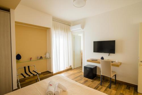 Deluxe Double Room image 4