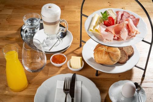 อาหารและเครื่องดื่ม, Platzhirsch Kufstein in คุฟซไตน์