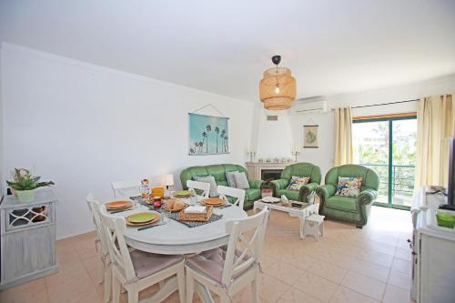 Quinta dos Pinheiros Apartments - image 2