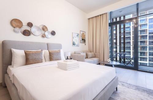 Elite LUX Holiday Homes - Modern Marvel – Sleek Studio in Azizi Riviera - image 13