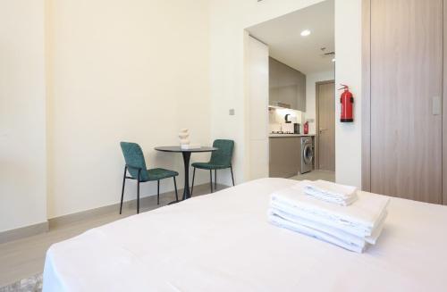 Elite LUX Holiday Homes - Modern Marvel – Sleek Studio in Azizi Riviera - image 12