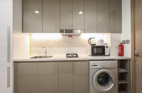 Elite LUX Holiday Homes - Modern Marvel – Sleek Studio in Azizi Riviera - image 9