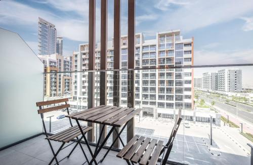 Elite LUX Holiday Homes - Modern Marvel – Sleek Studio in Azizi Riviera - image 11