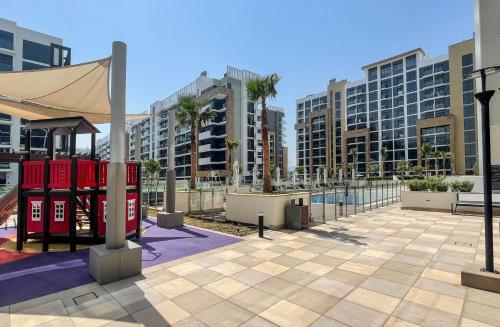 Elite LUX Holiday Homes - Modern Marvel – Sleek Studio in Azizi Riviera - image 3