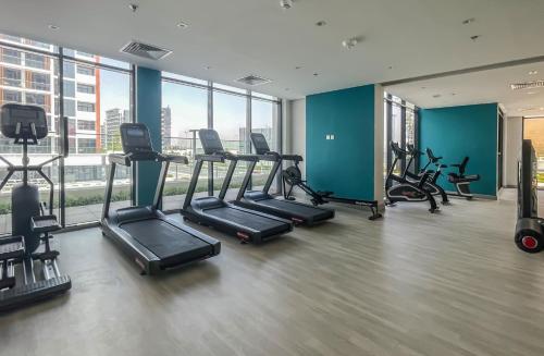 Elite LUX Holiday Homes - Modern Marvel – Sleek Studio in Azizi Riviera - image 5