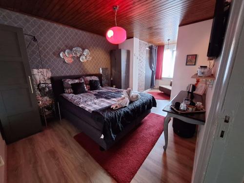 1 queen bed