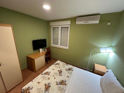 Studio Apartment with King Bed