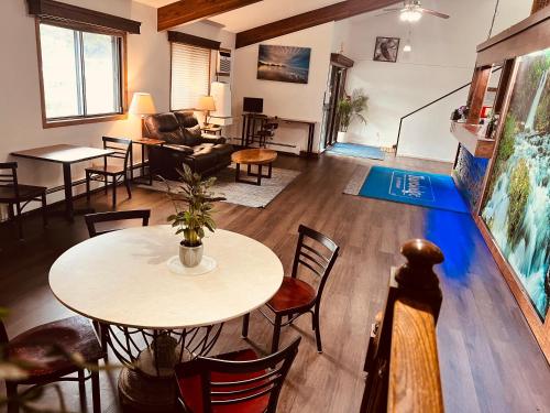 Food and beverages, Travelodge by Wyndham Valleyfair Shakopee in Shakopee (MN)