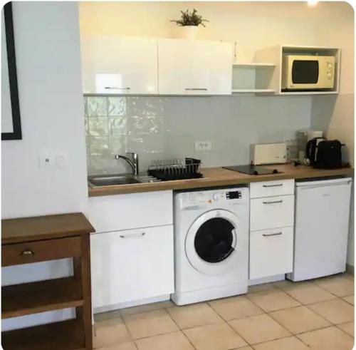 Appartement lumineux avec balcon au coeur de Paris - image 6