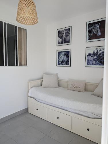 Appartement cosy au calme a cote du zoo avec balcon et parking securise in Saint-Eloi