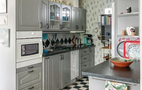 Kitchen, Cozy Home In Borgholm With Wifi in Borgholm