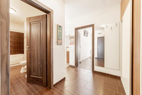 ARI - ARED Luxurious Apartments with Balcony & Free Parking, Arad (Foto 9)