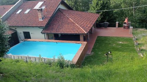  ALBA-ASTI-LANGHE Villa con vigna, patio e piscina in Vinchio