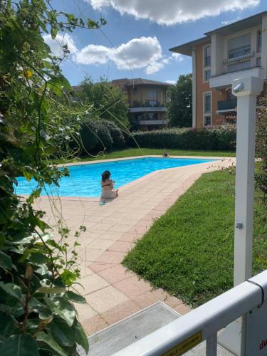 City Rose T2, Climatisation,parking privé, piscine, wifi , tout confort, Toulouse (Foto 3)