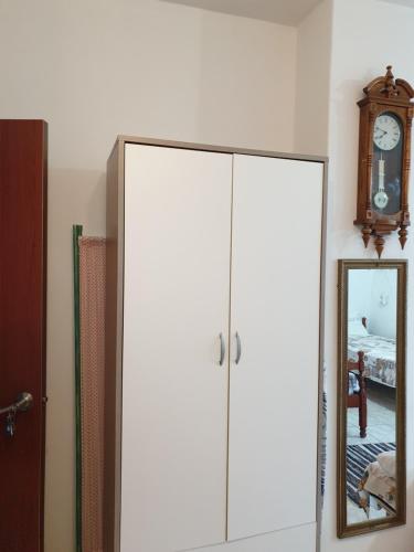 One-Bedroom Apartment with Sea View image 5
