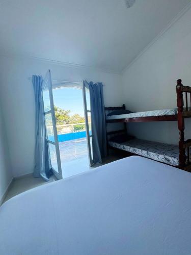 2 bedrooms, 4 beds