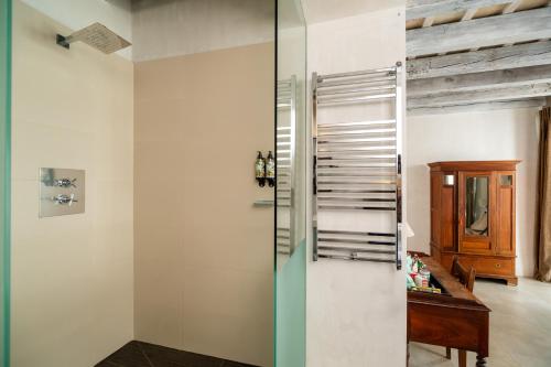 V... Boutique Hotel - image 4