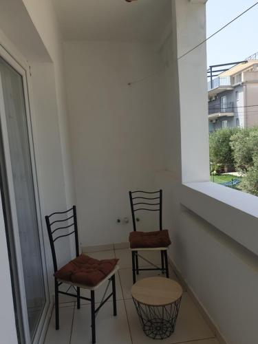 One-Bedroom Apartment with Sea View image 6