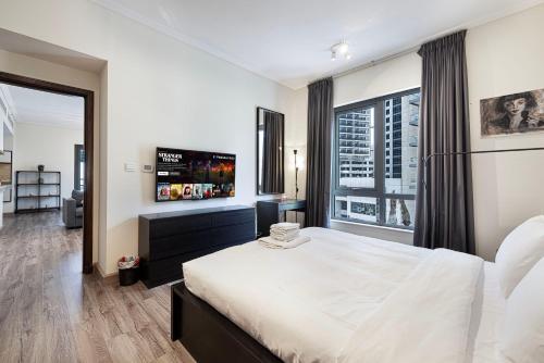 Lux 1BR,5 Min to Burj Khalifa In heart of Downtown - South Ridge Tower, Dubai (Foto 4)