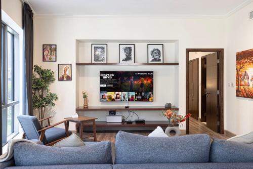 Lux 1BR,5 Min to Burj Khalifa In heart of Downtown - South Ridge Tower, Dubai (Foto 3)