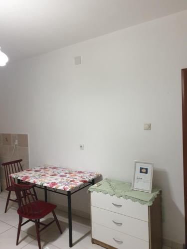 Classic Apartment image 4