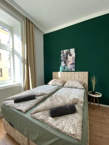 Budget 8BR Apartment with Terrace for 16 Guests - Tap to explore photos
