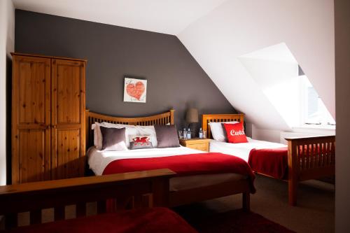 Kings Arms Hotel - image 14