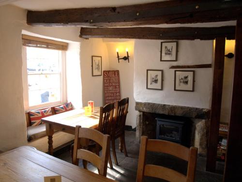 Kings Arms Hotel - image 9