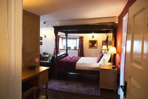 Kings Arms Hotel - image 6