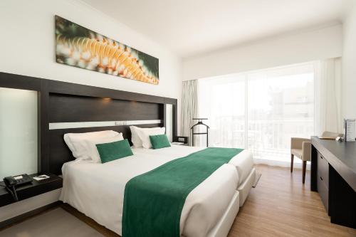 Superior Room with Side Sea View  image 3