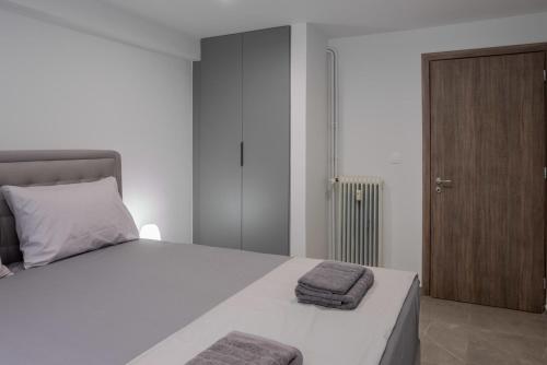 Brand New Pagrati Apt Modern Comfort - image 5