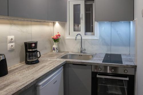 Brand New Pagrati Apt Modern Comfort - image 8
