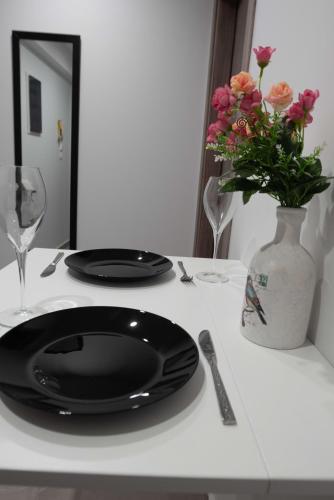 Brand New Pagrati Apt Modern Comfort - image 14