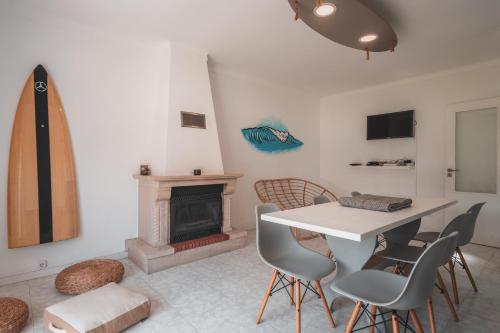 Koplietošanas atpūtas telpa ar TV, Paredes Surf House in Patajas
