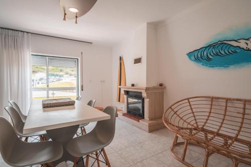 Koplietošanas atpūtas telpa ar TV, Paredes Surf House in Patajas