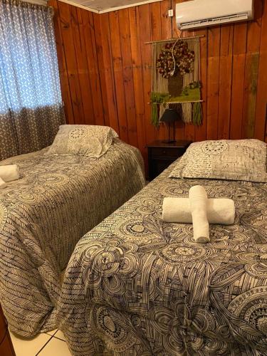 4 twin beds