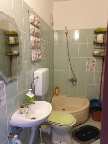 One-Bedroom Apartment with Sea View image 2