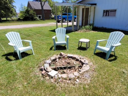 Oscoda Hilltop Haven - Great Location Near Beach! in Oscoda, USA