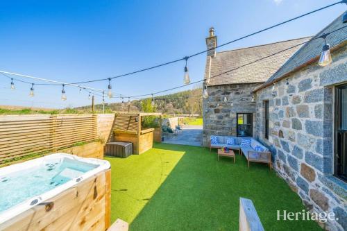 Aed, Kirkton Family Farmhouse with Hot Tub, Alford, Aberdeenshire in Kildrummy