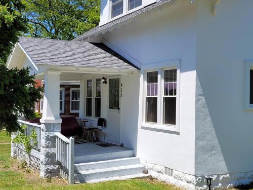 Oscoda Hilltop Haven - Great Location Near Beach! in Oscoda, USA