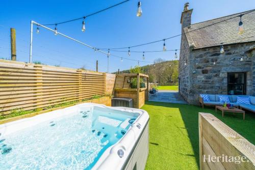 Aed, Kirkton Family Farmhouse with Hot Tub, Alford, Aberdeenshire in Kildrummy